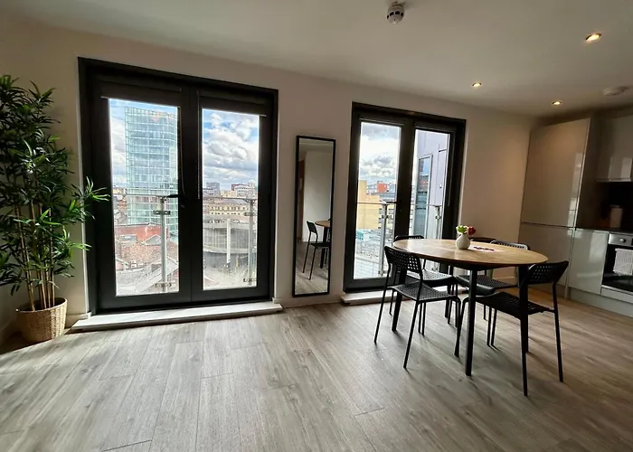 City Centre, Top Floor Apartment, Two Balconies