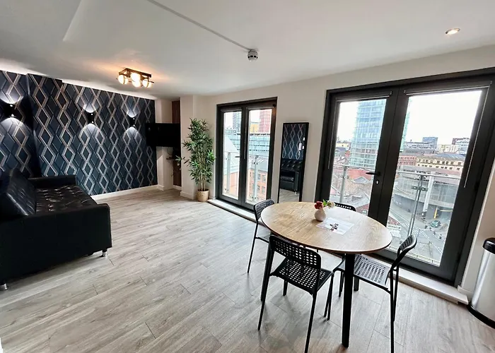 City Centre, Top Floor Apartment, Two Balconies