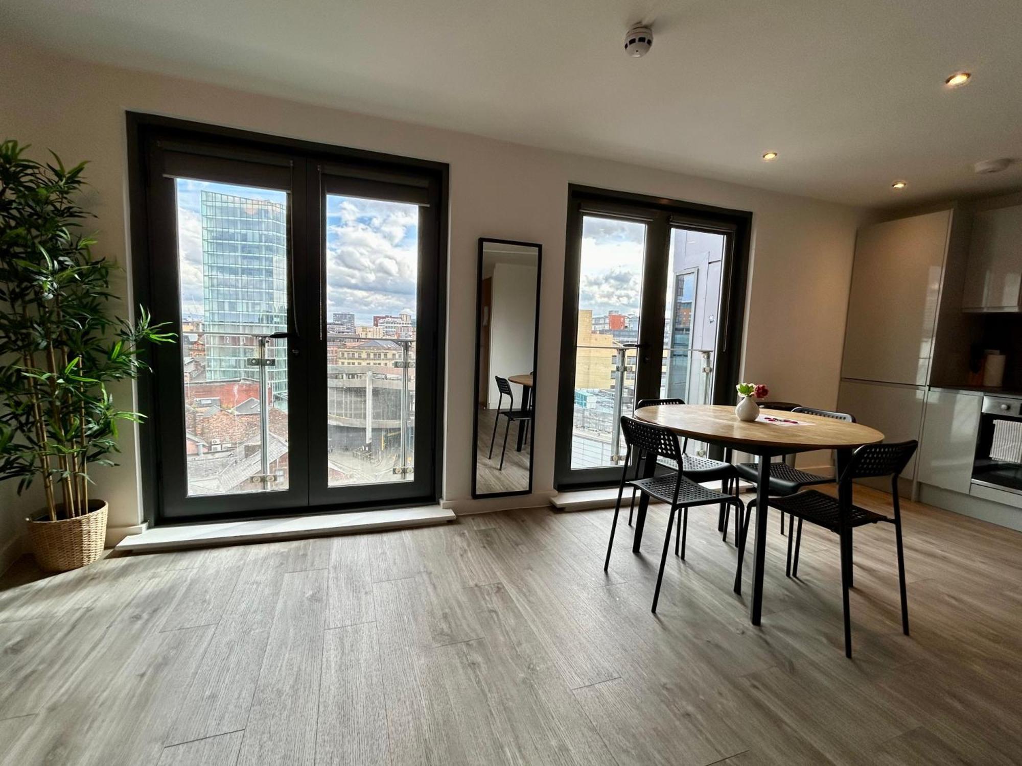 Apartamento Centre, Floor Apartment, Two Balconies Mánchester